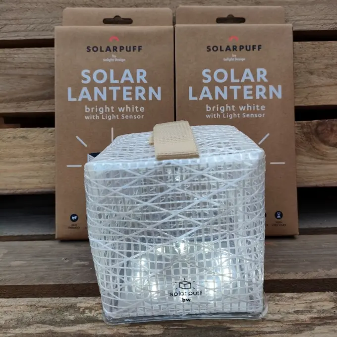 SolarPuff med koldt hvidt lys og lyssensor.